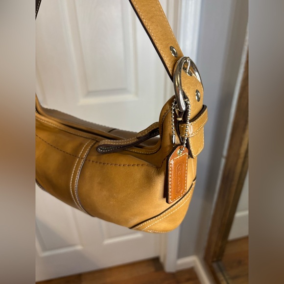 Coach Legacy Tan Leather Shoulder Bag - Picture 3 of 10